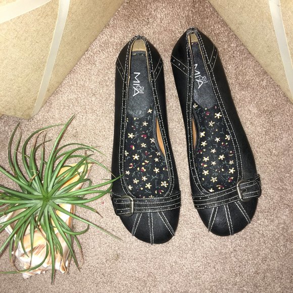 MIA Girl Flats - Picture 3 of 9